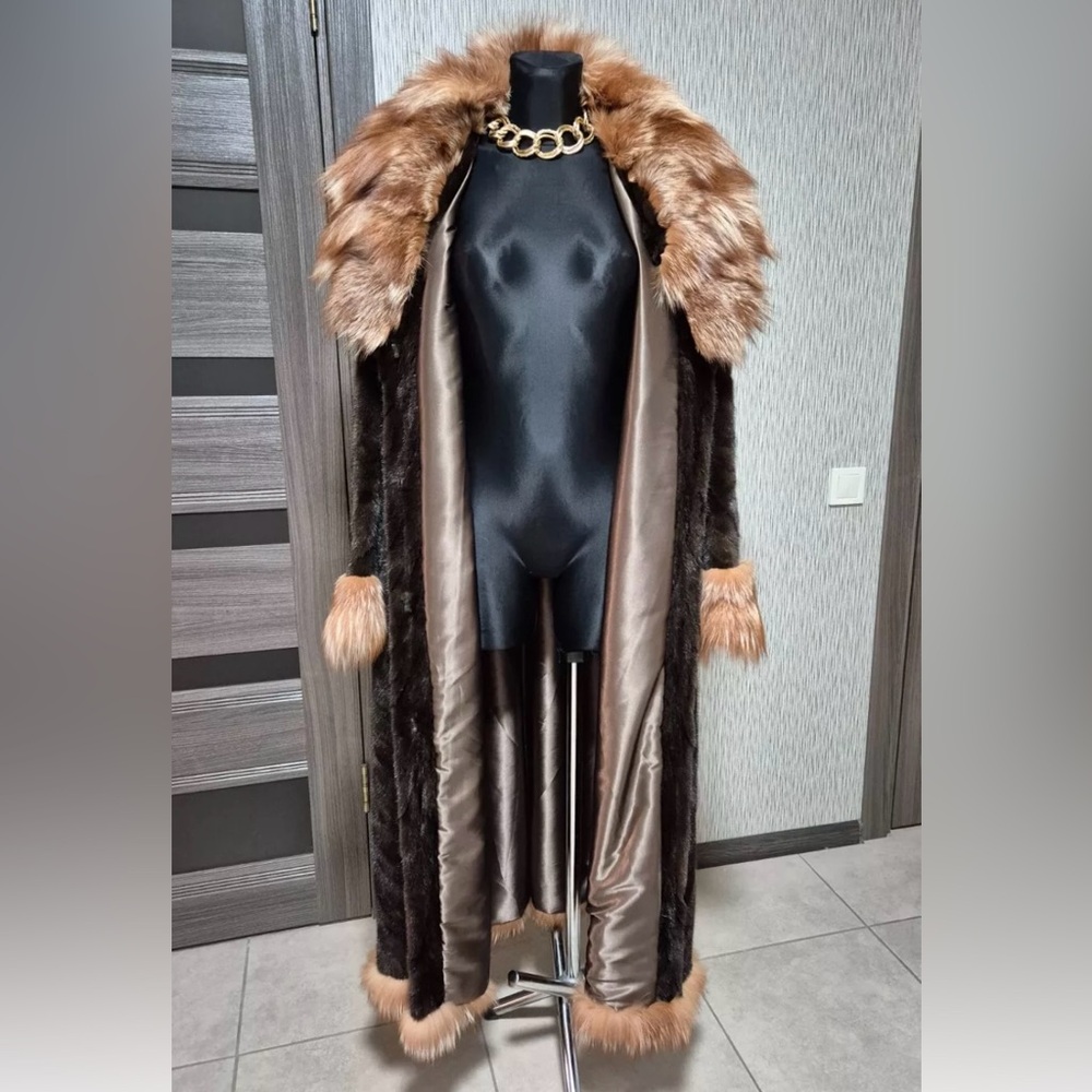 Brown mink fur coat with red fox fur collar trim - Picture 6 of 16